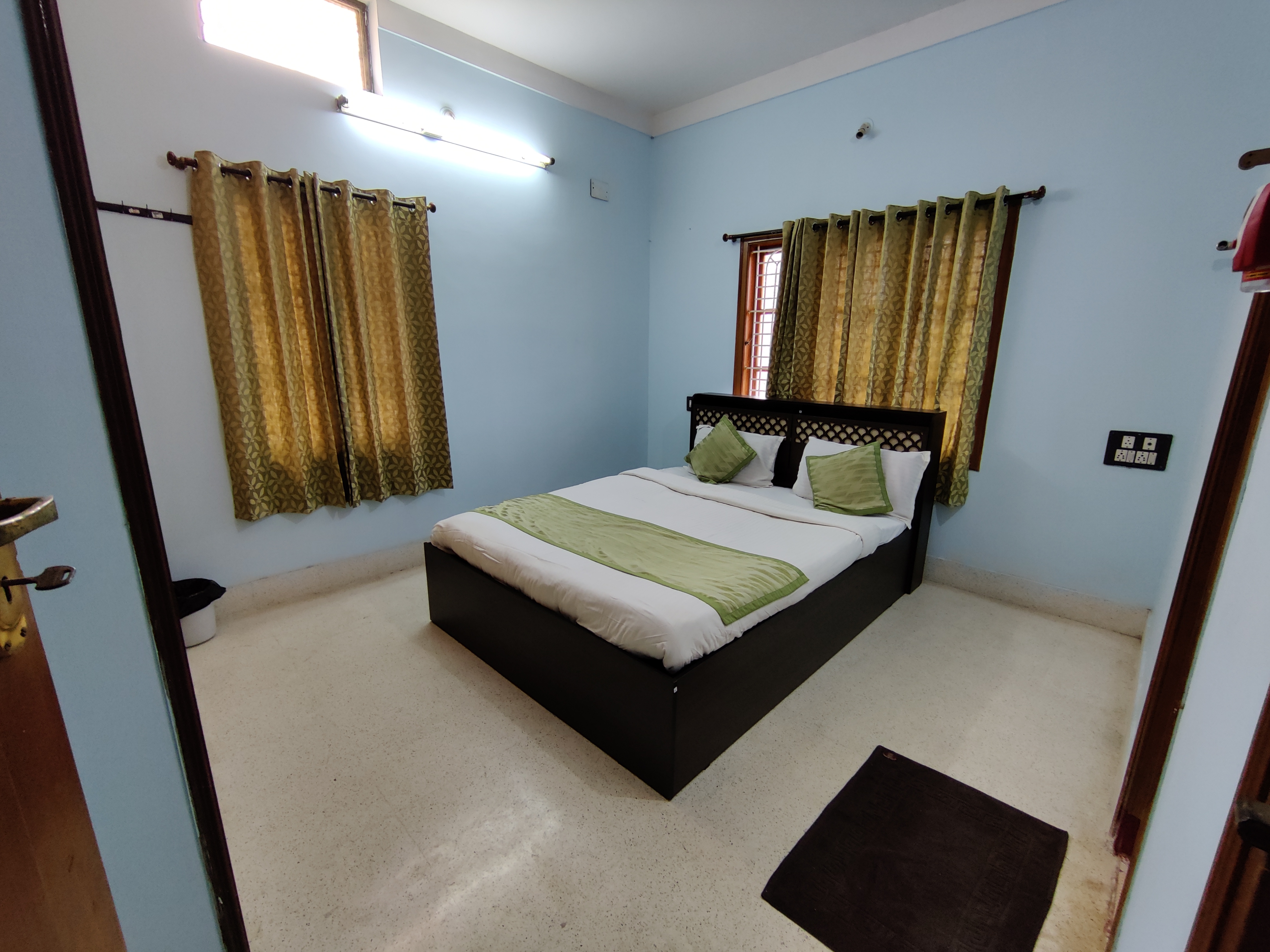 Suvarna Apartments Kavitha Home Stay