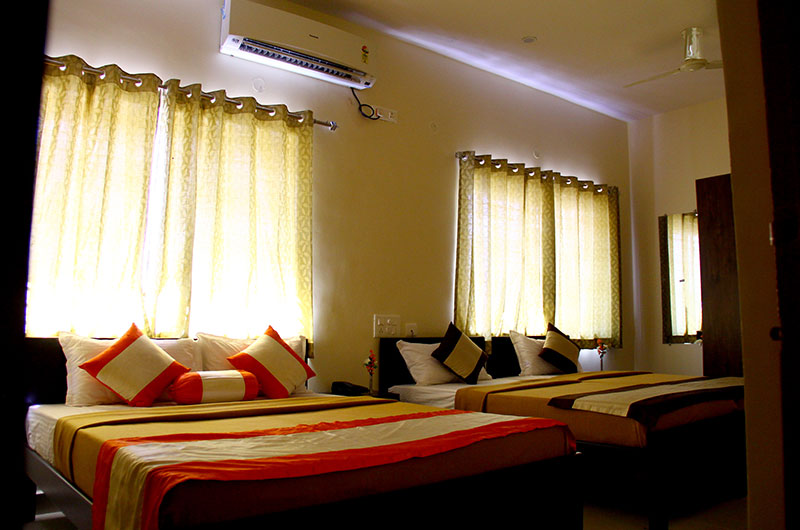 Suvarna Comfort-Family AC Room