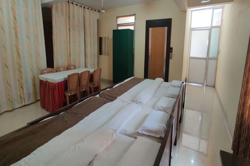 Suvarna Residency-Dormitory Room